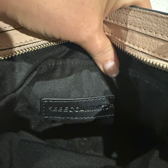 Rebecca Minkoff Crossbody Bag with Adjustable Strap and Minimalist Design - Picture 5 of 8